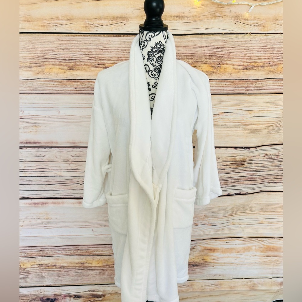 Stars Above Women’s White Long Sleeve Plush Robe Size XS/S